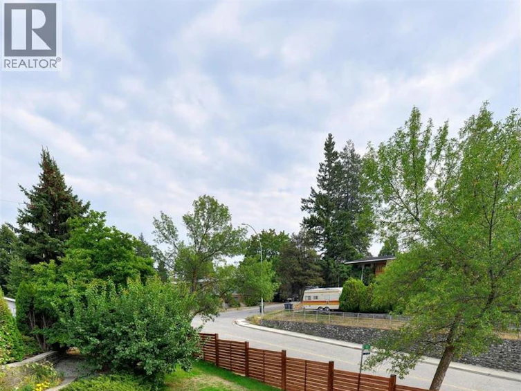 1412 Lawrence Avenue, Kelowna, BC, V1Y 6M8 - 11