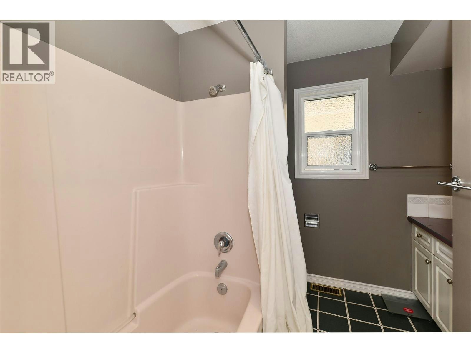 1412 Lawrence Avenue, Kelowna, BC, V1Y 6M8 - 16