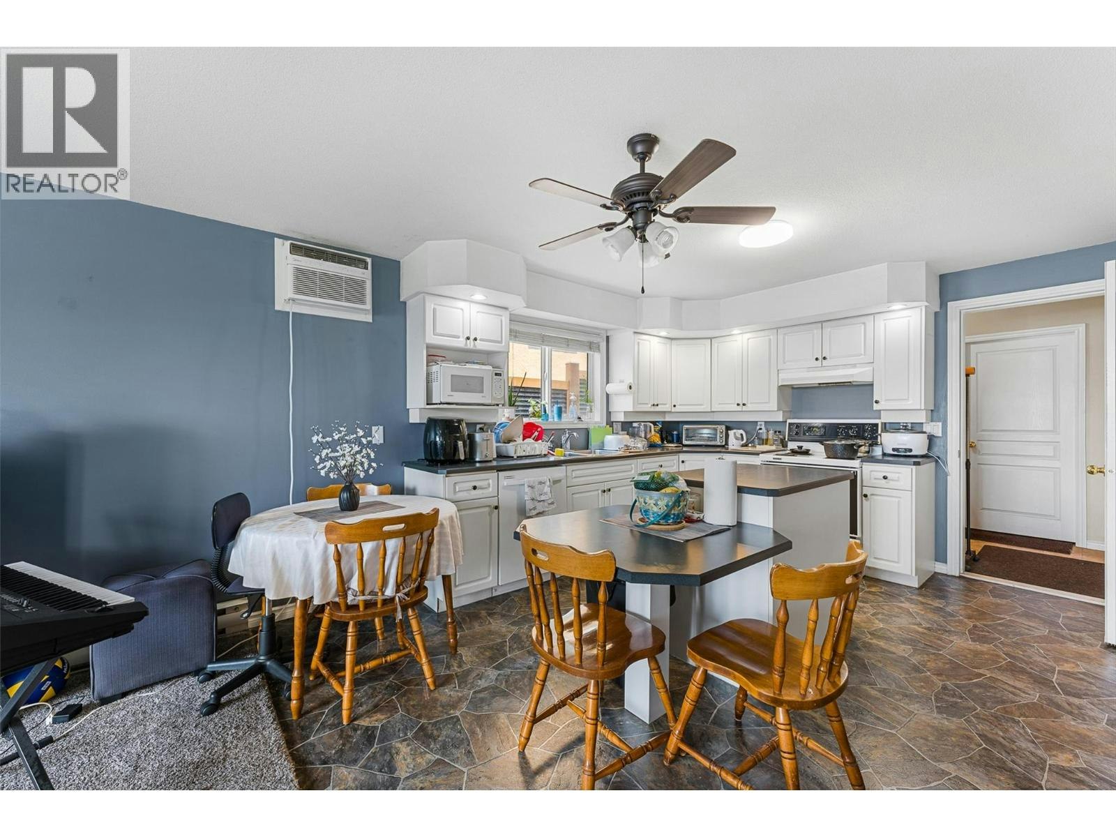1412 Lawrence Avenue, Kelowna, BC, V1Y 6M8 - 23
