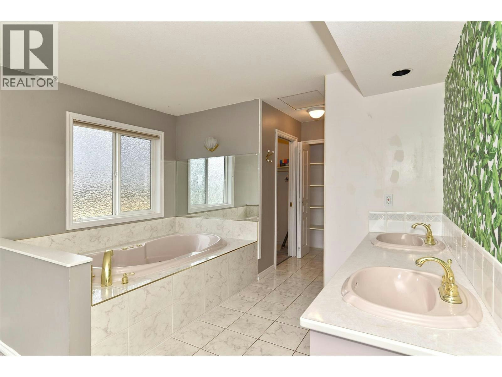 1412 Lawrence Avenue, Kelowna, BC, V1Y 6M8 - 14