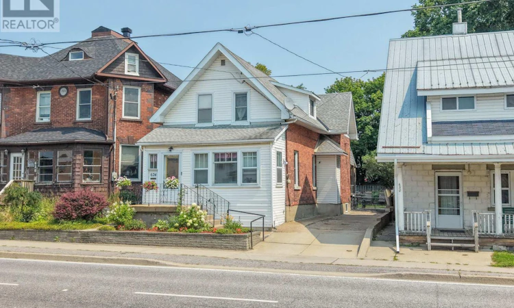 624 Mcintyre Street E