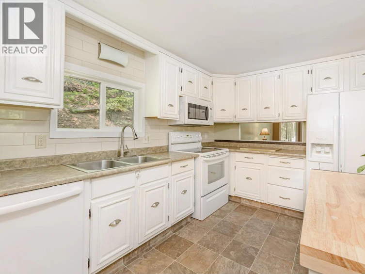 8-2036 Solsqua Sicamous Road, Sicamous, BC, V0E 2V4 - 4