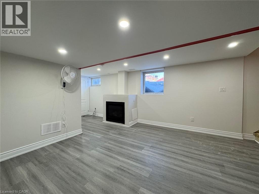 Lower-15 Pinecrest Drive, Kitchener, ON, N2A 2G7 - 9