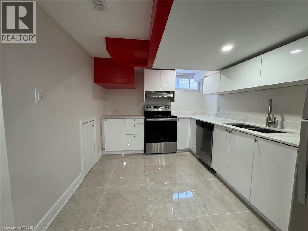 Lower-15 Pinecrest Drive, Kitchener, ON, N2A 2G7 - 6