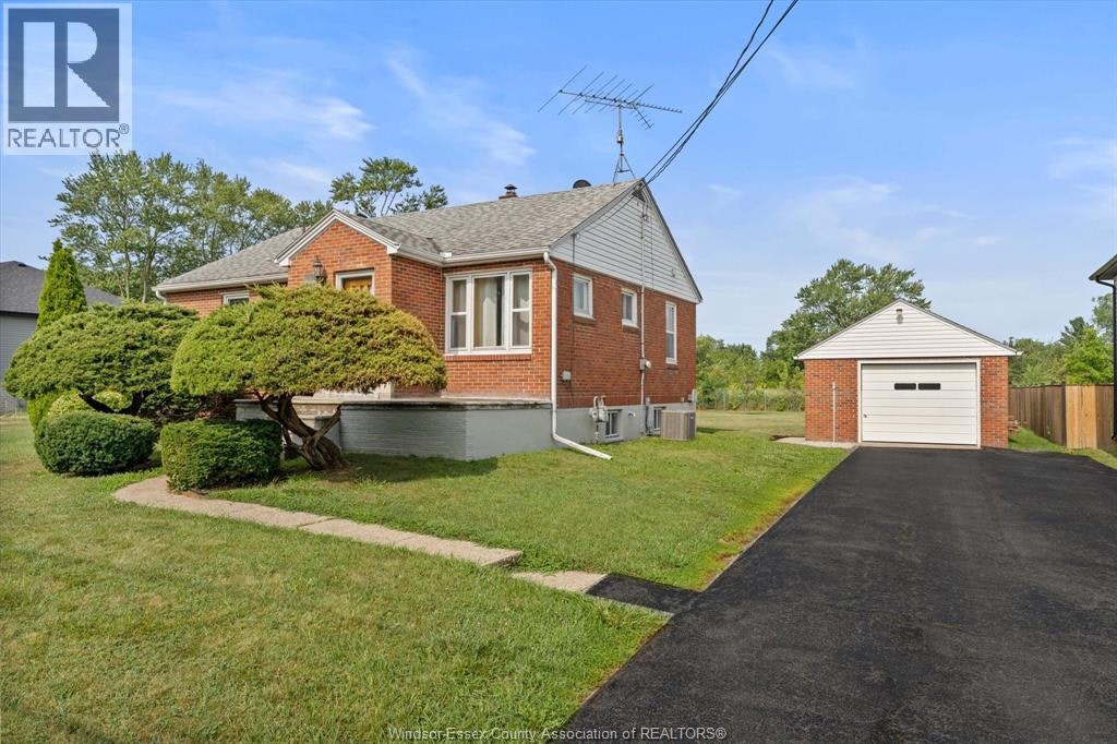 1226 Surrey Drive, Lasalle, ON, N9H 1A9