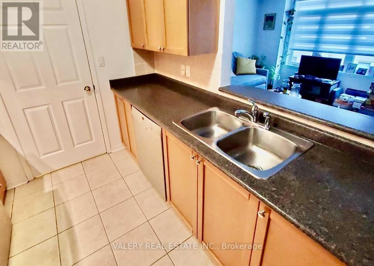 62-50 Turntable Crescent, Toronto, ON, M6H 4K9 - 7