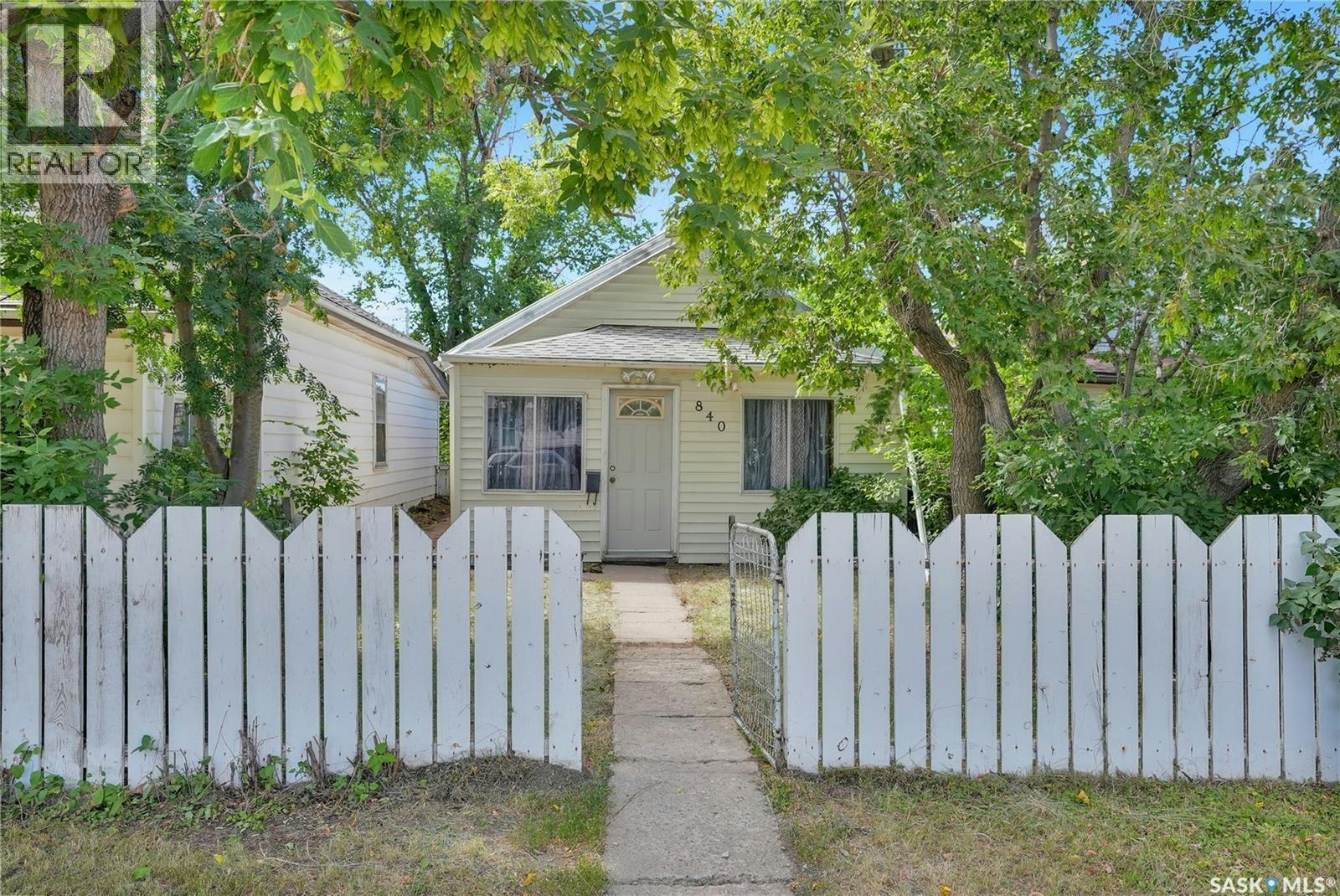 840 Grey Avenue, Moose Jaw, SK, S6H 1N1