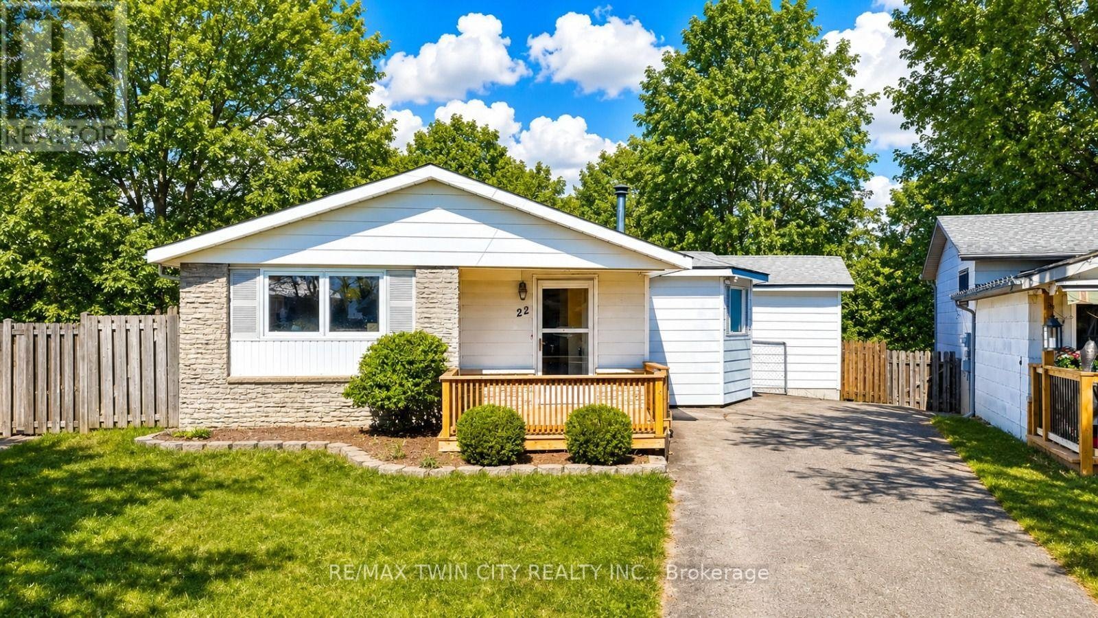 22 Blackhorne Crescent, Kitchener, ON, N2E 1T1