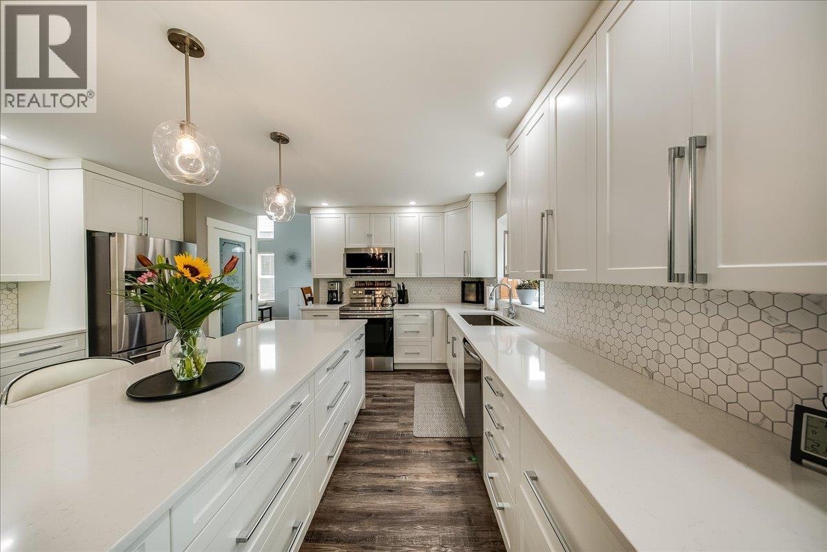 1021 Bridgeview Crescent, Castlegar, BC, V1N 4K9 - 7