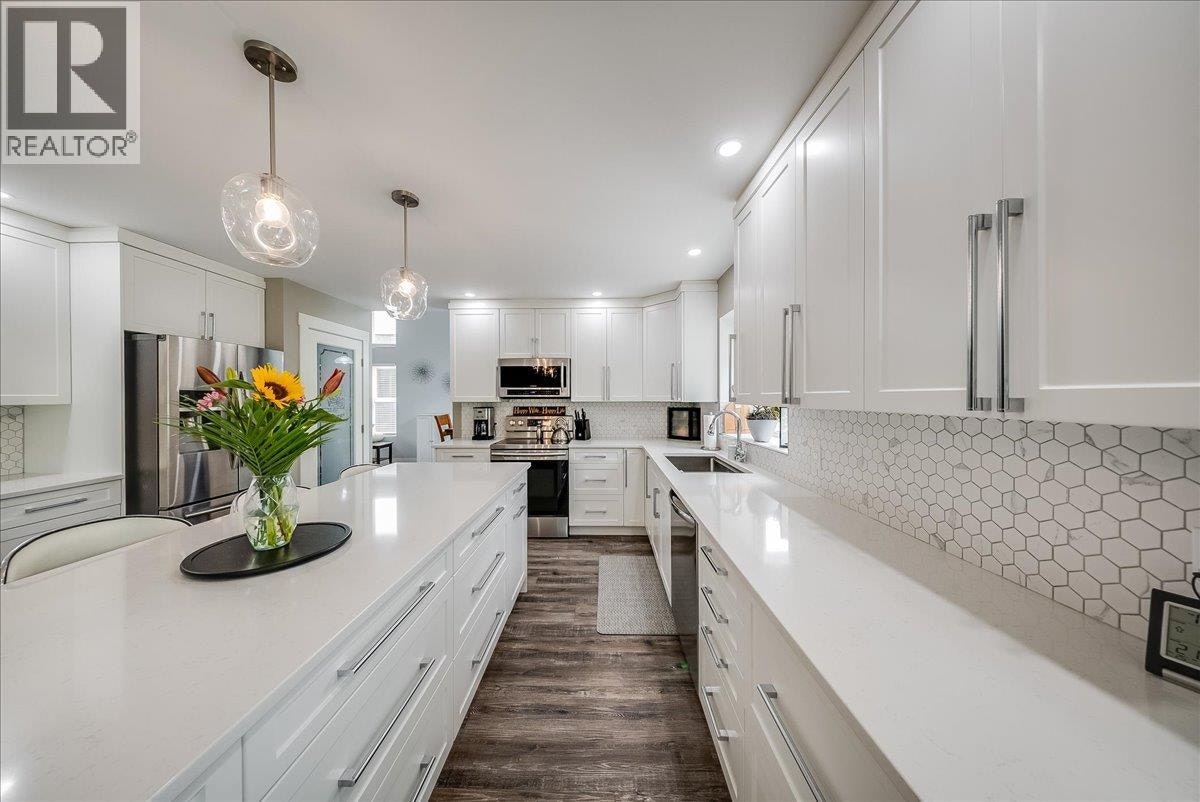 1021 Bridgeview Crescent, Castlegar, BC, V1N 4K9 - 6