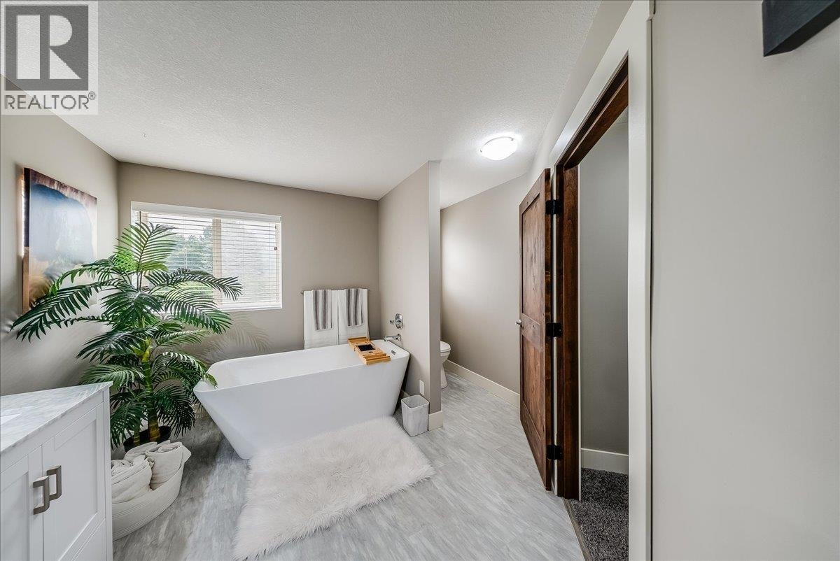 1021 Bridgeview Crescent, Castlegar, BC, V1N 4K9 - 28