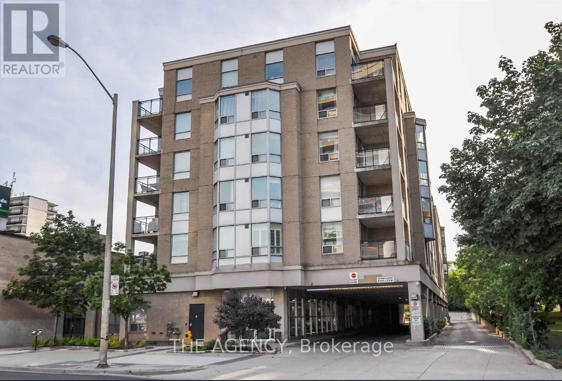 207-5940 Yonge Street, Toronto, ON, M2M 4M6
