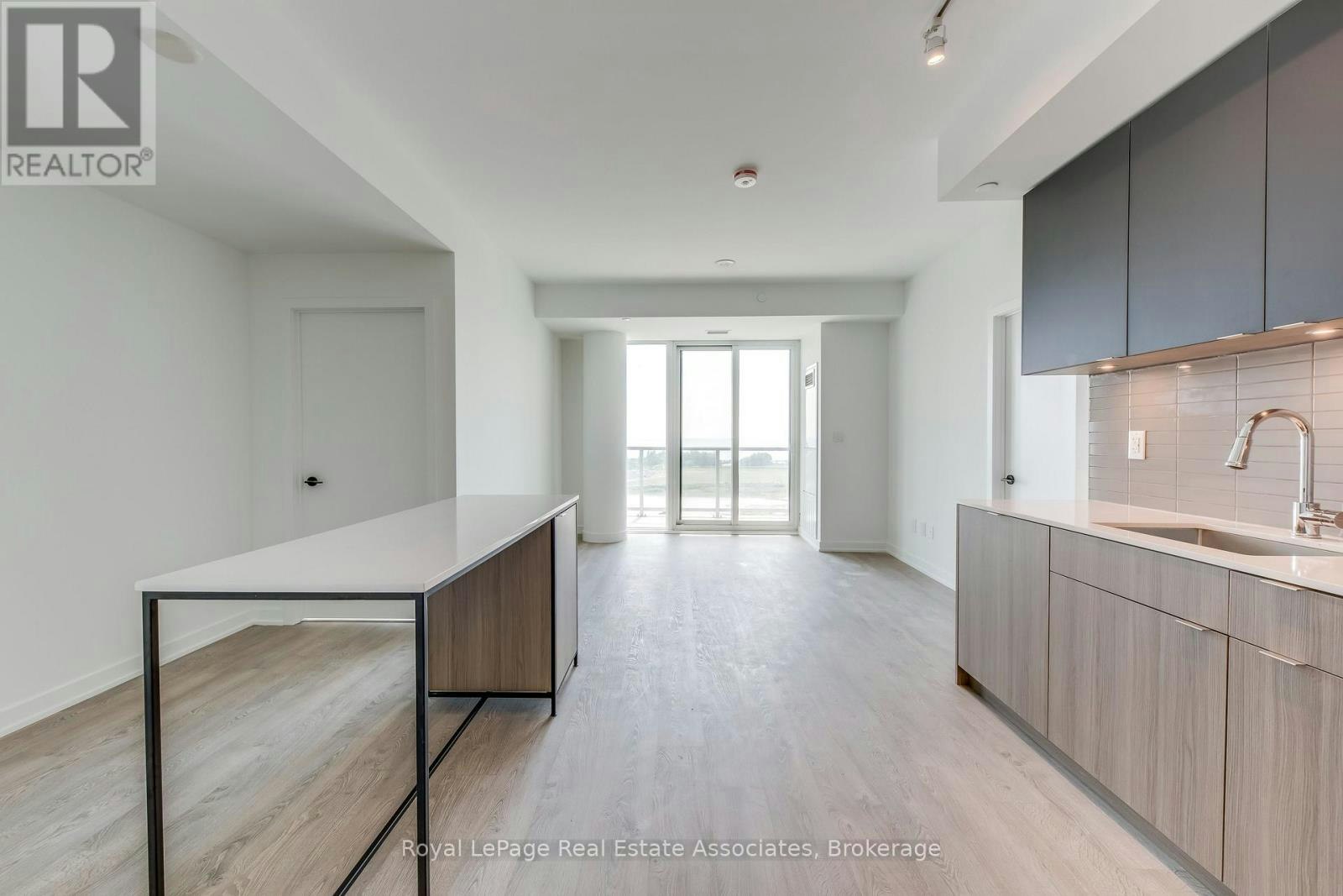 806-220 Missinnihe Way, Mississauga, ON, L5H 0A9 - 7