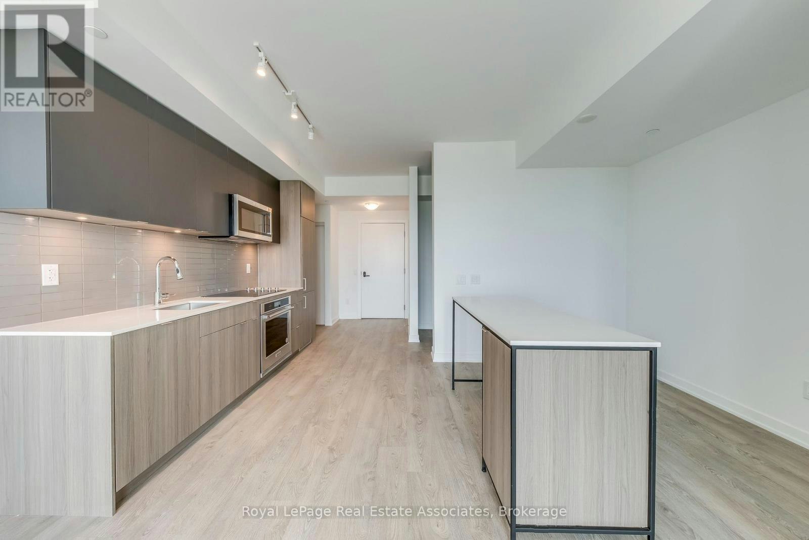 806-220 Missinnihe Way, Mississauga, ON, L5H 0A9 - 5