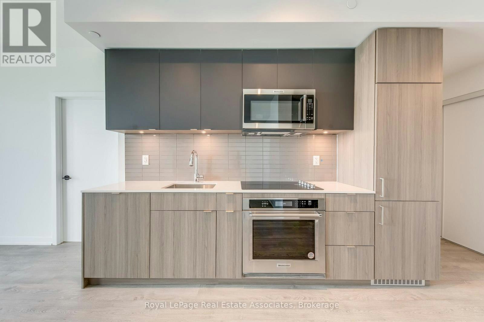 806-220 Missinnihe Way, Mississauga, ON, L5H 0A9 - 3