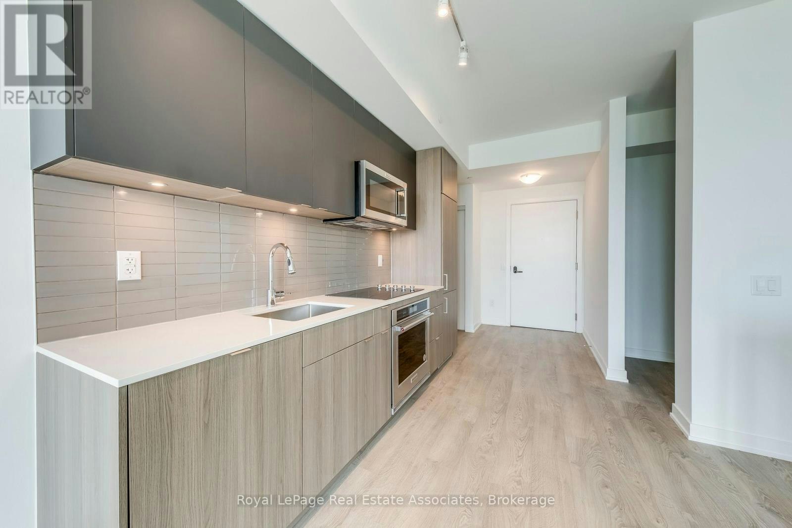 806-220 Missinnihe Way, Mississauga, ON, L5H 0A9 - 6