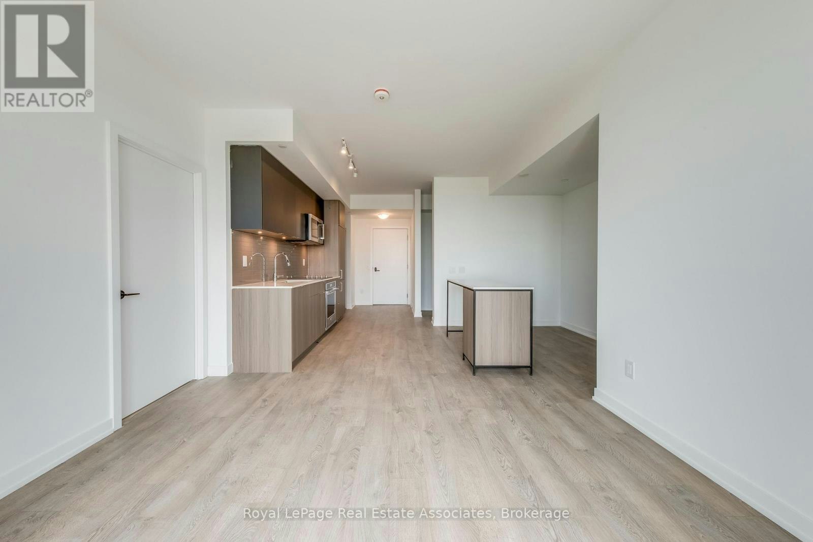 806-220 Missinnihe Way, Mississauga, ON, L5H 0A9 - 2
