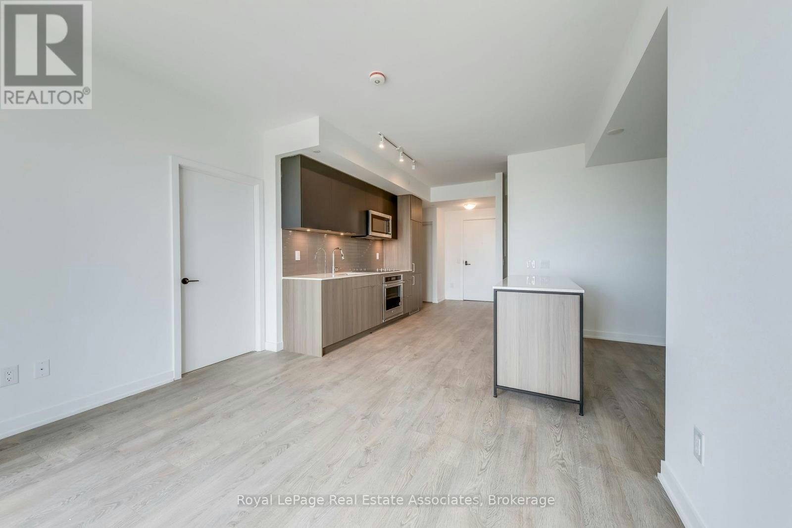 806-220 Missinnihe Way, Mississauga, ON, L5H 0A9 - 4