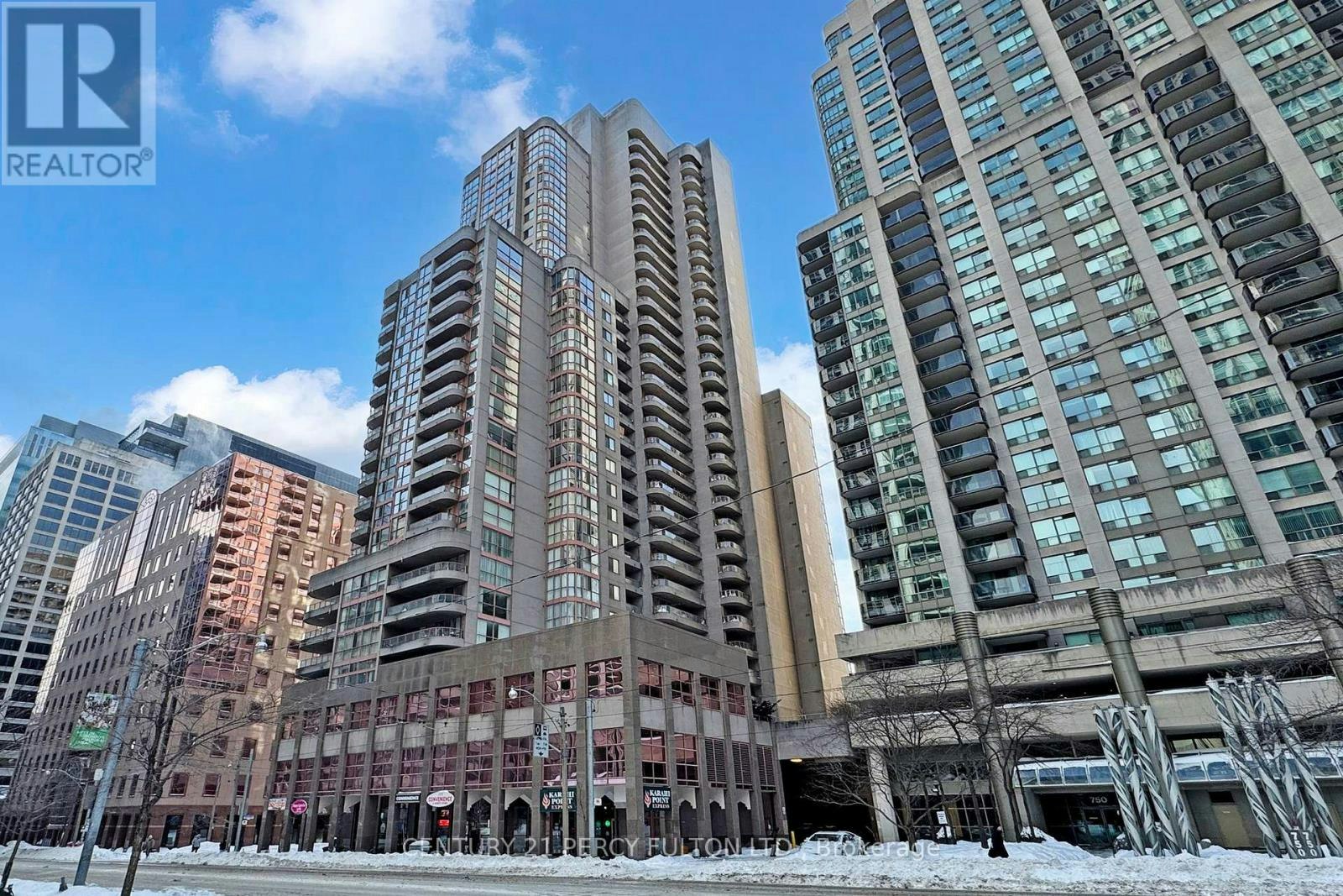 703-736 Bay Street, Toronto, ON, M5G 2M4