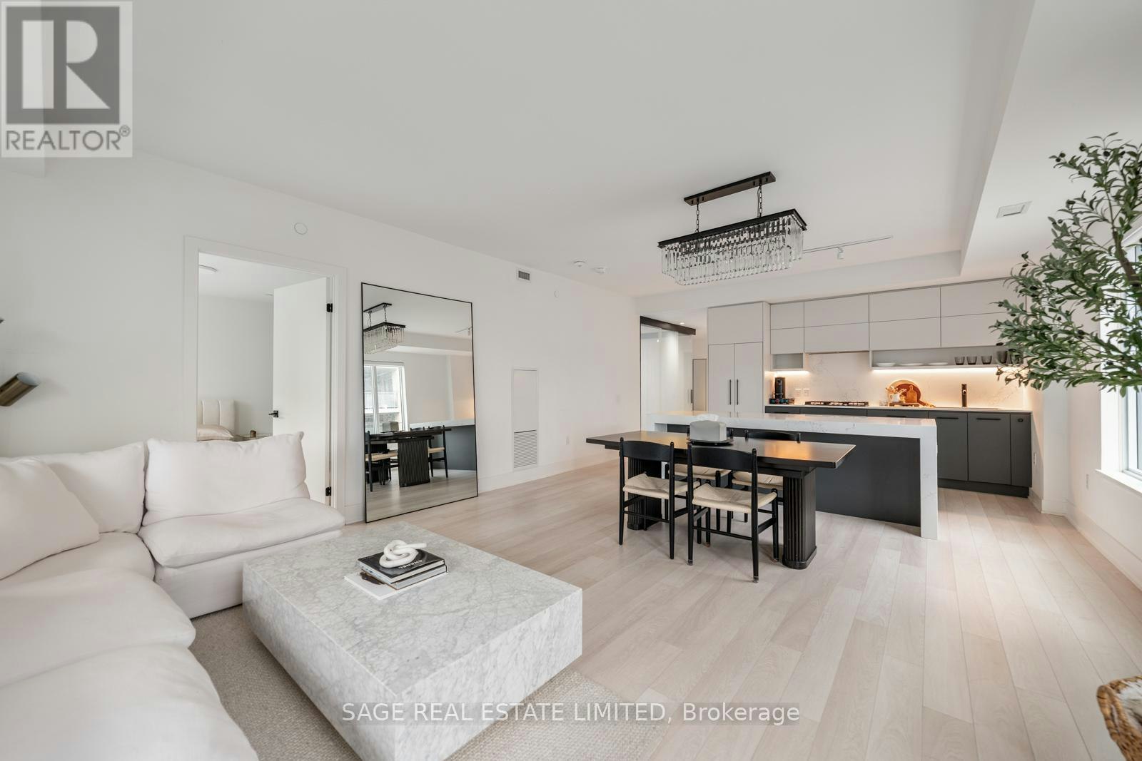 206-1888 Queen Street E, Toronto, ON, M4L 1H3