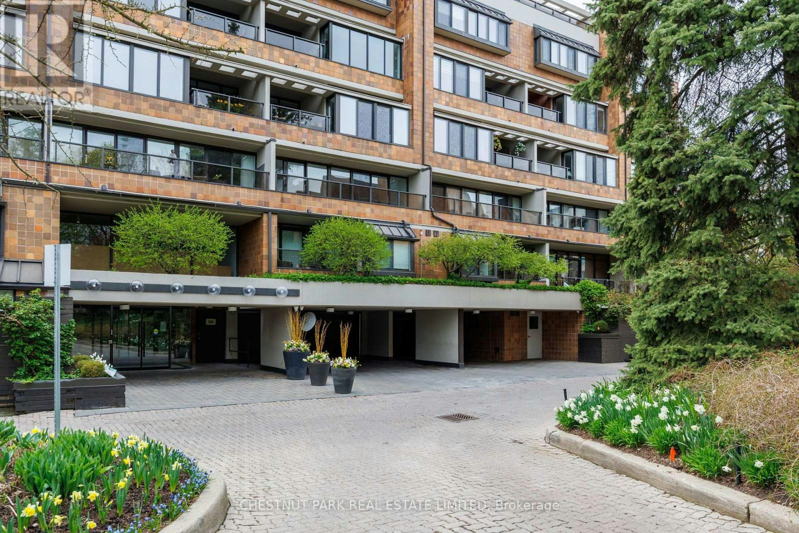 203-40 Oaklands Avenue, Toronto, ON, M4V 2Z3