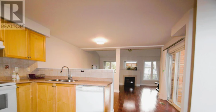 28 Deerwood Crescent, Richmond Hill, ON, L4E 4B5 - 4