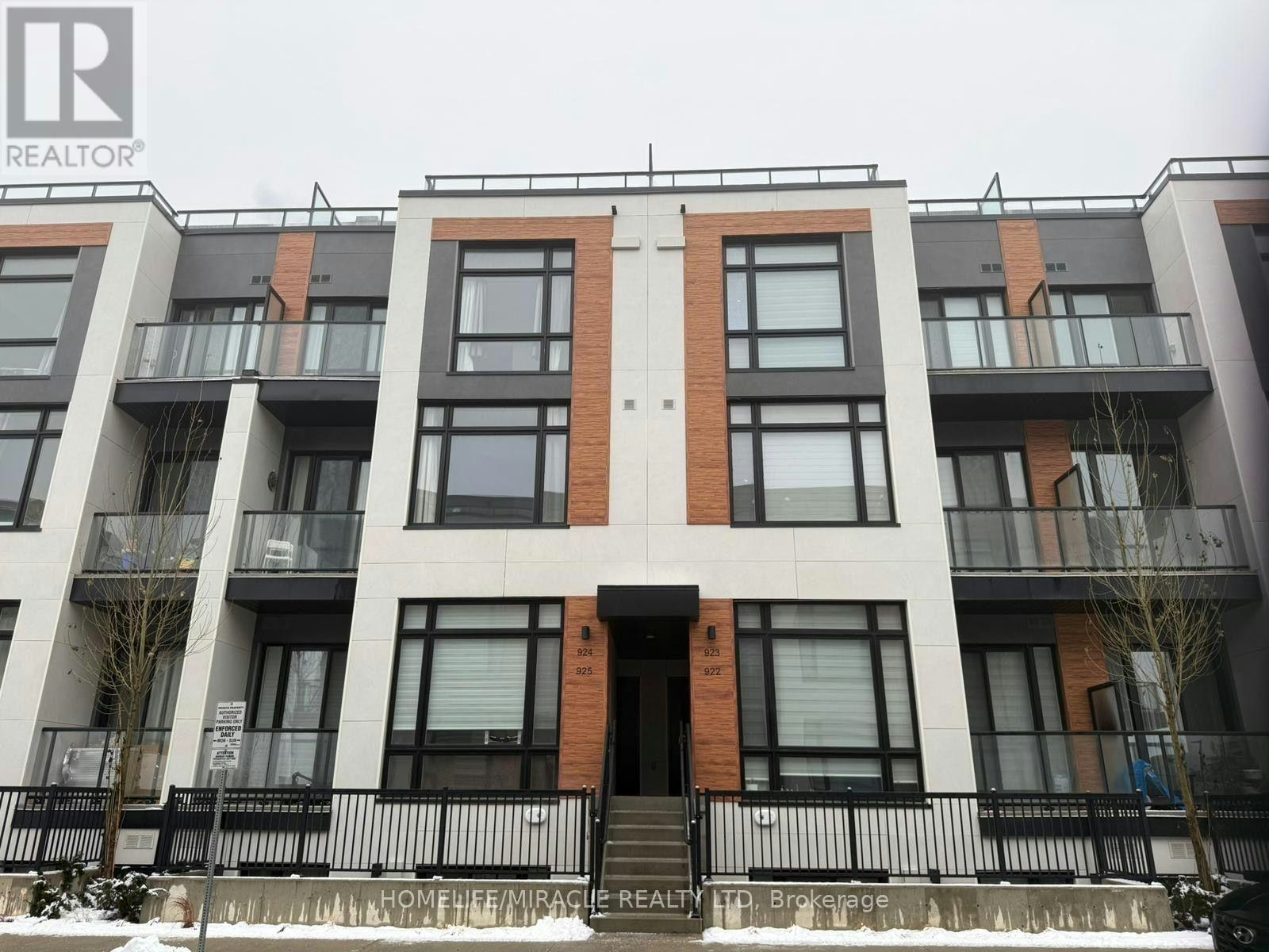 924-2 Steckley House Lane, Richmond Hill, ON, L4S 0N4