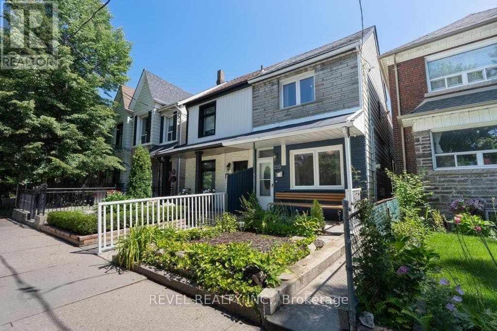 255 Franklin Avenue, Toronto, ON, M6P 3Z4
