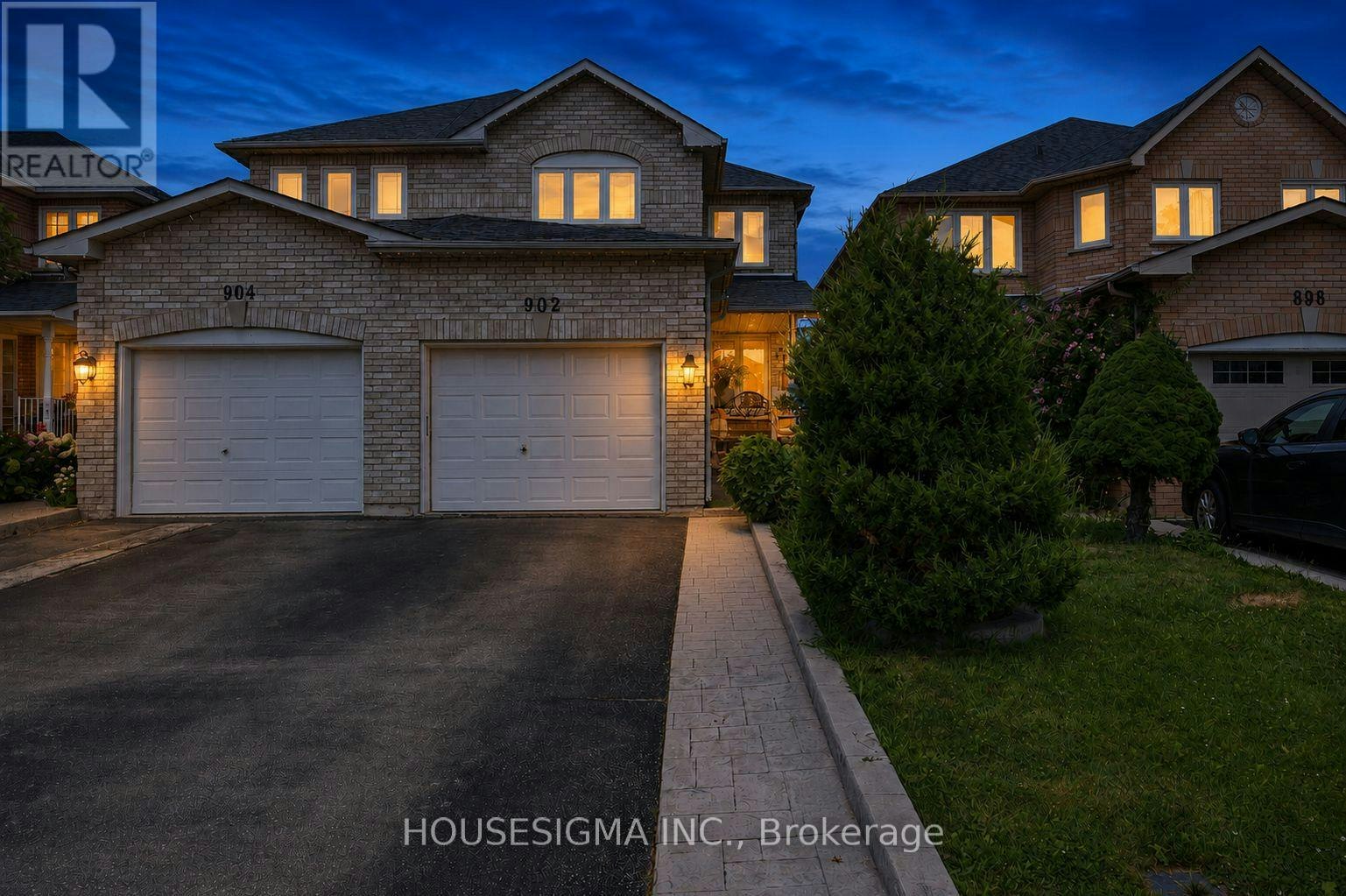 902 Applecroft Circle, Mississauga, ON, L5V 2A7