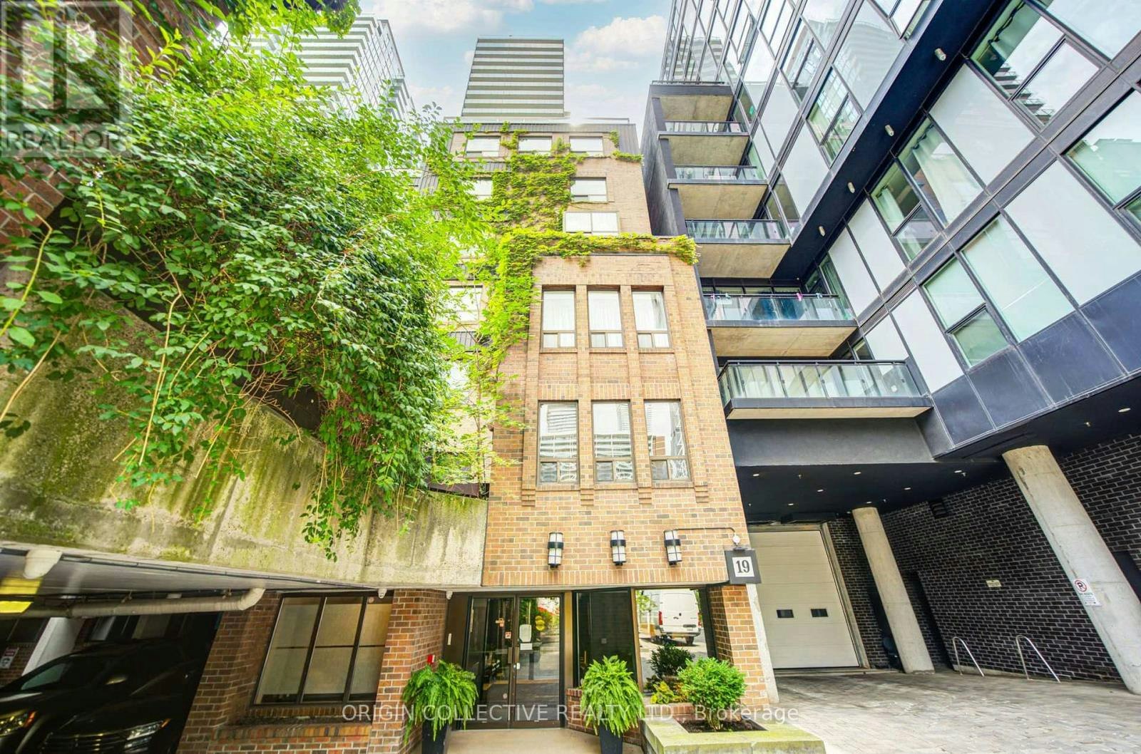 305-19 Dundonald Street, Toronto, ON, M4Y 1K3