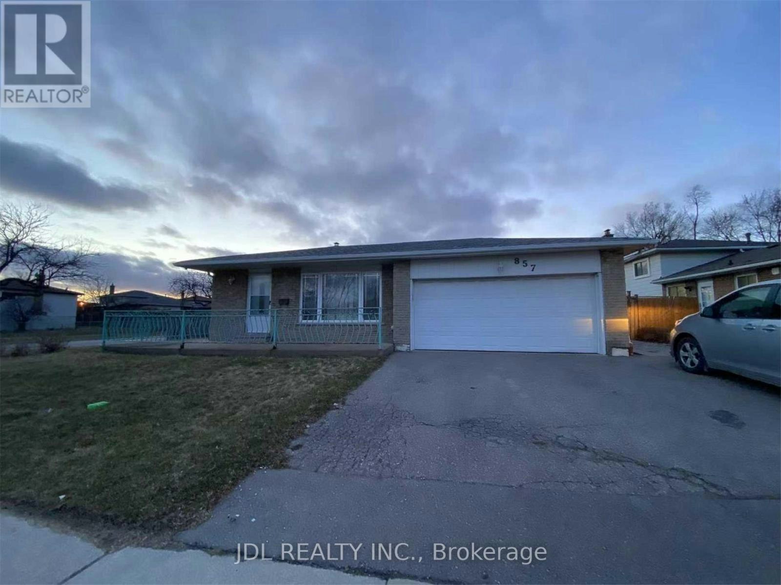 LOWER-857 Westlock Road, Mississauga, ON, L5C 1K7