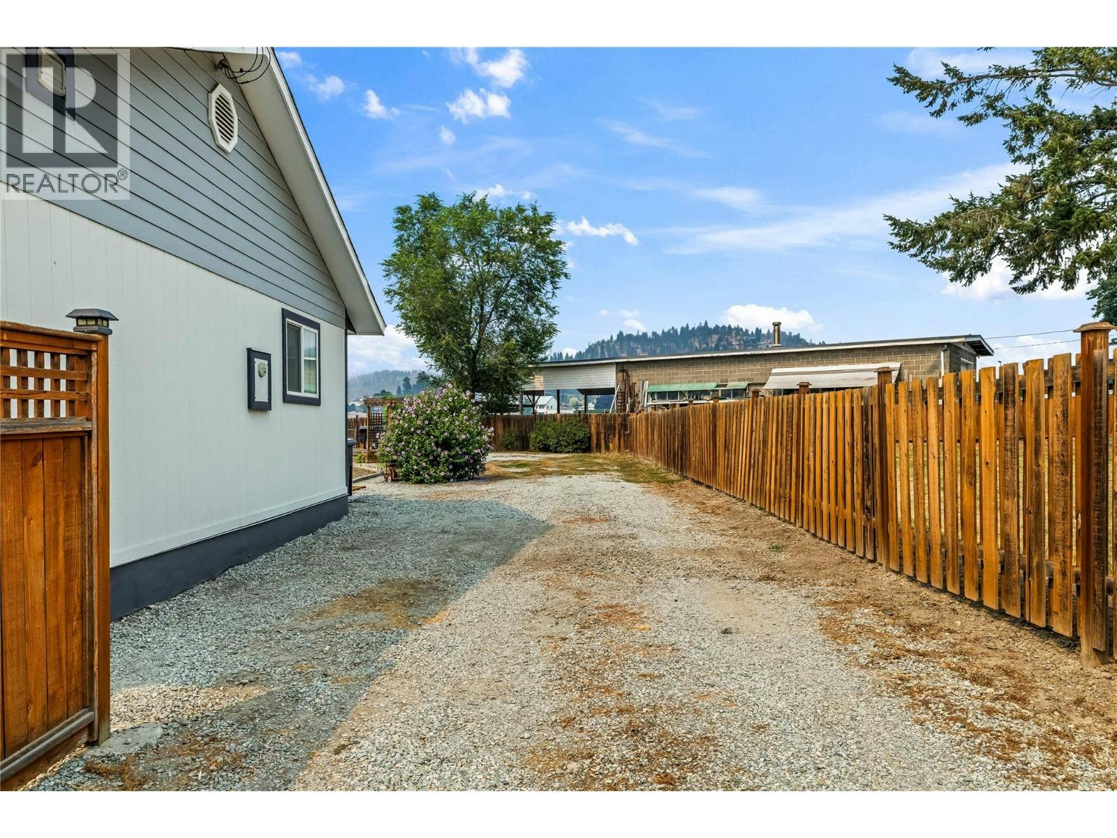 292 N Valley Road, Kelowna, BC, V1V 2G1 - 37