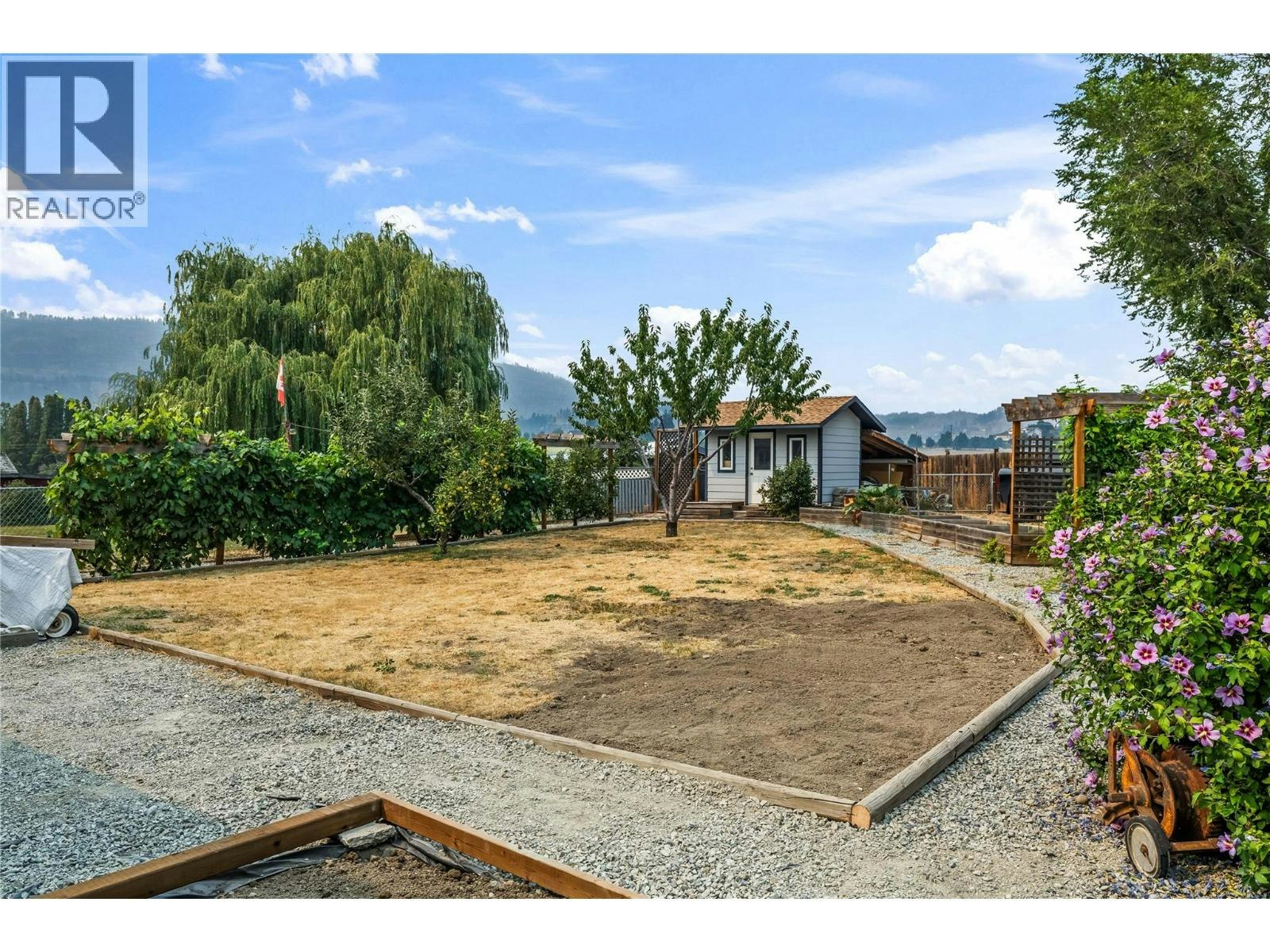 292 N Valley Road, Kelowna, BC, V1V 2G1 - 11