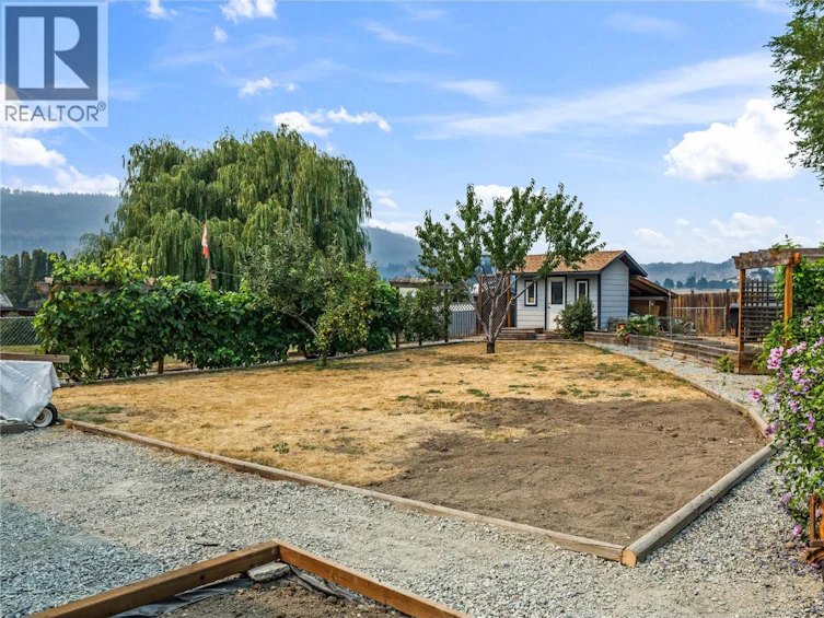 292 N Valley Road, Kelowna, BC, V1V 2G1 - 11