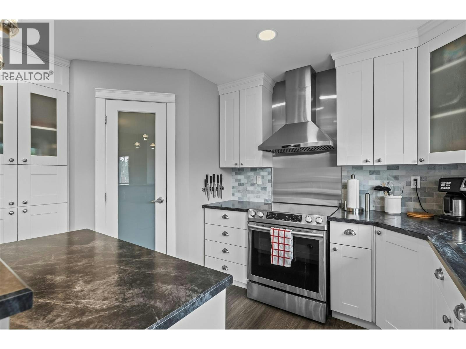 292 N Valley Road, Kelowna, BC, V1V 2G1 - 22