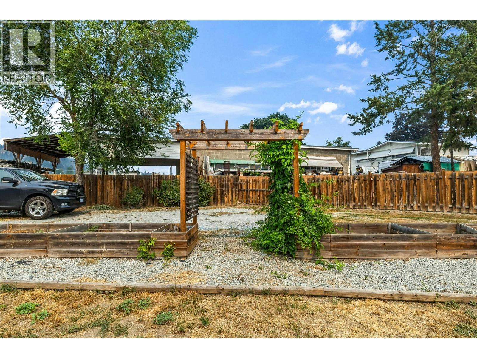 292 N Valley Road, Kelowna, BC, V1V 2G1 - 16