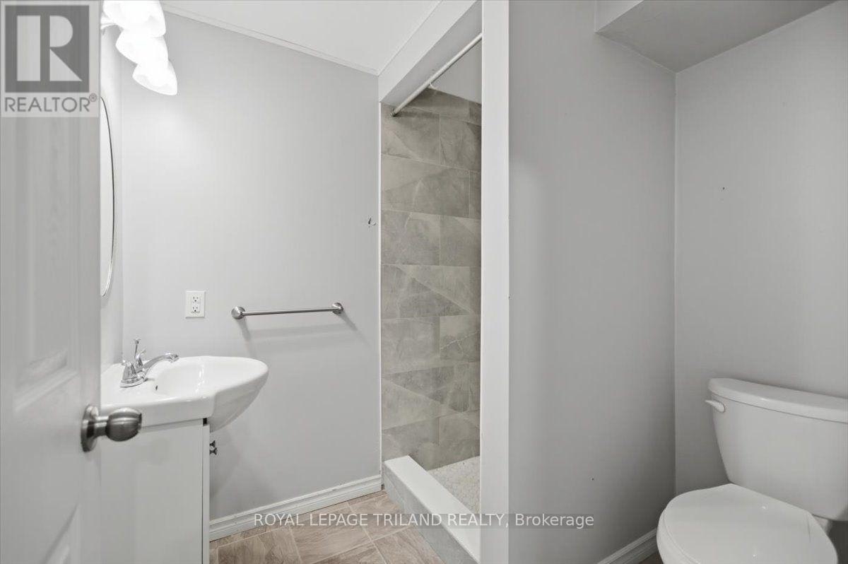 4 Chepstow Gate, London, ON, N6G 3S7 - 13