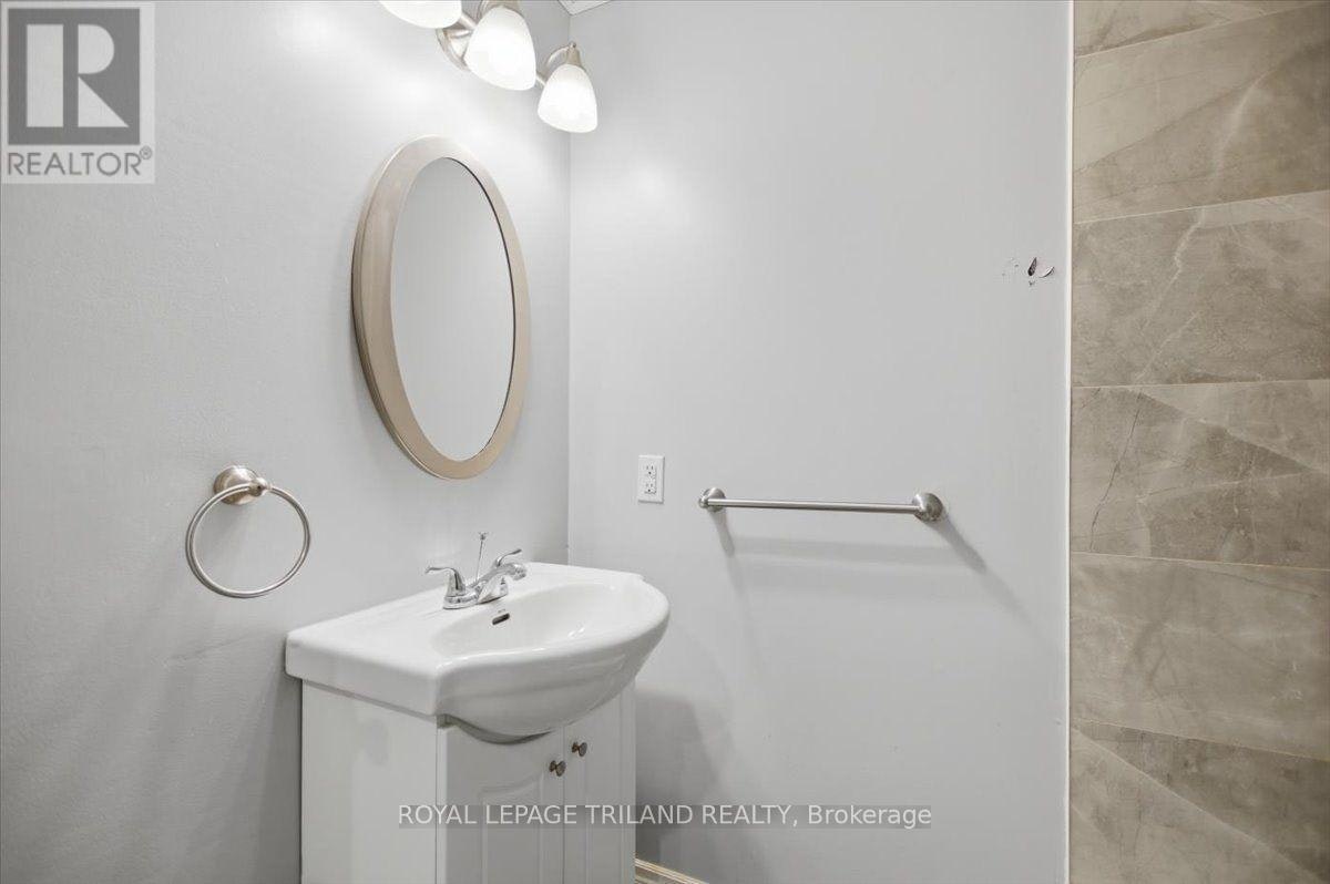 4 Chepstow Gate, London, ON, N6G 3S7 - 12