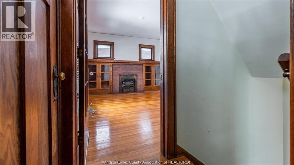 LOWER-533 Moy Avenue, Windsor, ON, N9A 2N3 - 2