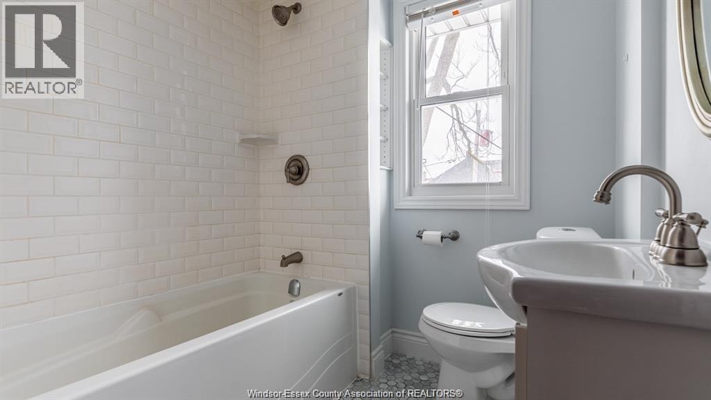 LOWER-533 Moy Avenue, Windsor, ON, N9A 2N3 - 15