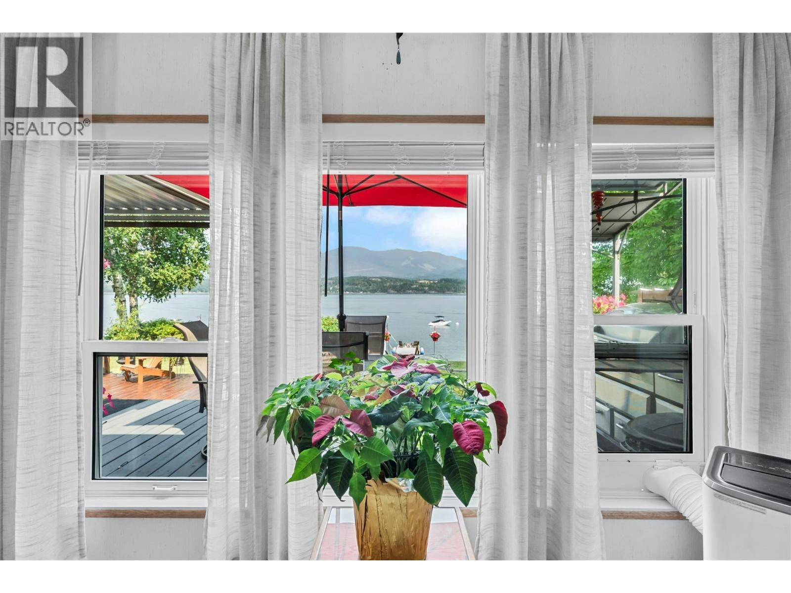 3565 Eagle Bay Road, Eagle Bay, BC, V0E 1T0 - 9
