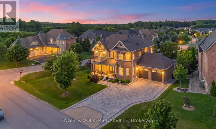 3 Holdroyd Court