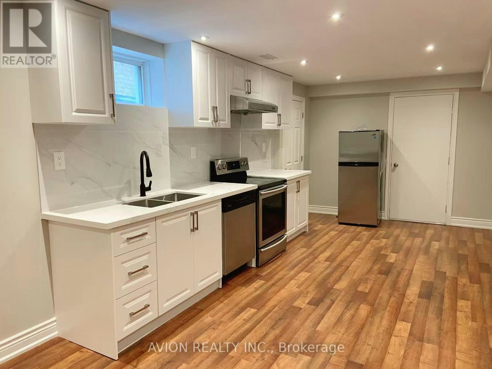 BSMT-2502 Hertfordshire Way, Oakville, ON, L6H 7N4
