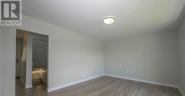 1224 Oxford Street E, London, ON, N5Y 3M4 - 6