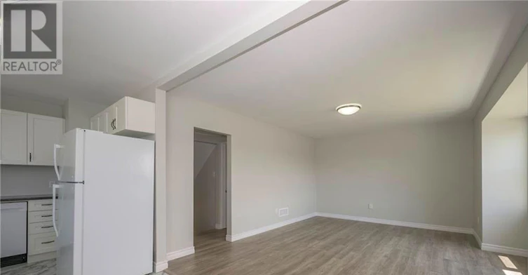 1224 Oxford Street E, London, ON, N5Y 3M4 - 5