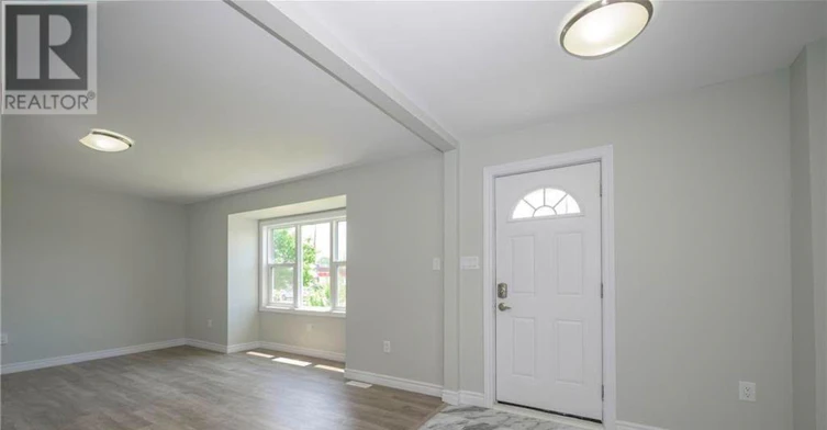 1224 Oxford Street E, London, ON, N5Y 3M4 - 4