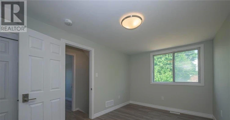 1224 Oxford Street E, London, ON, N5Y 3M4 - 16