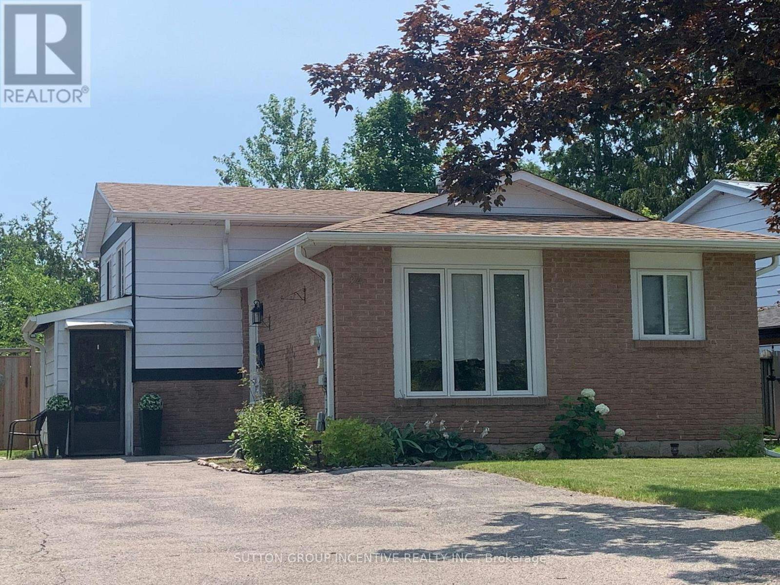 24 Frost Trail, Barrie, ON, L4N 4X1