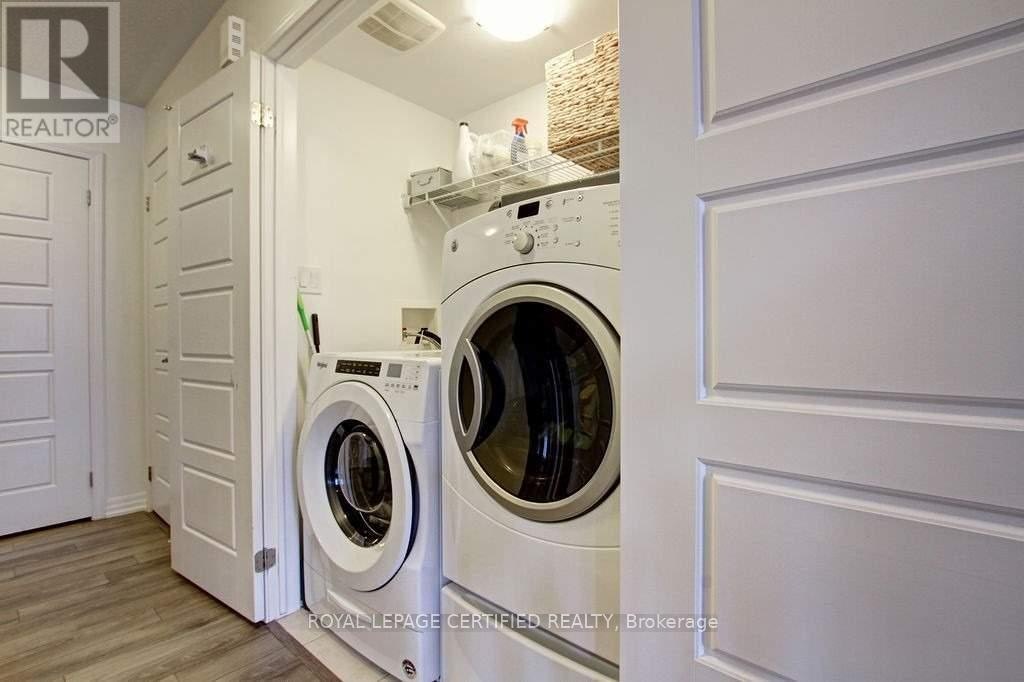213 Betsy Drive N, Oakville, ON, L6M 0V1 - 3