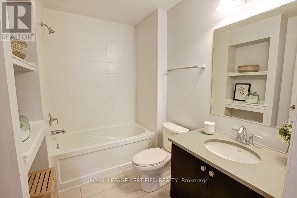 213 Betsy Drive N, Oakville, ON, L6M 0V1 - 4